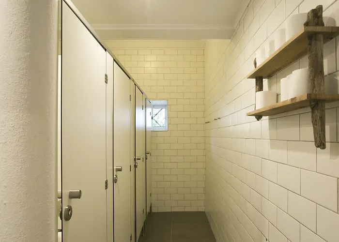 Amar & Πανσιόν 2*