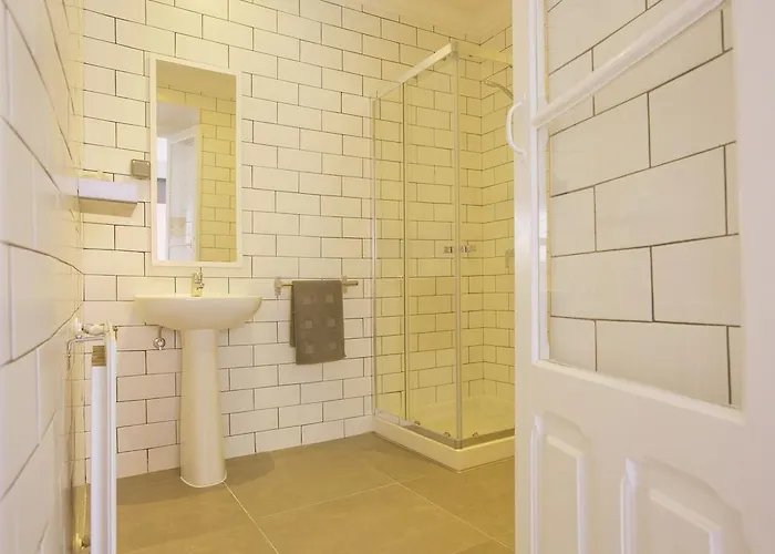 Amar & 2* אריסרייה